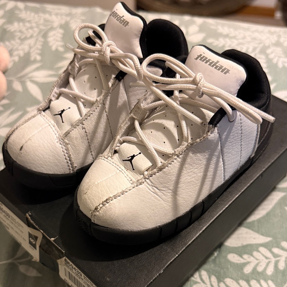 Jordan Team Elite 2 Low-  White and Black Kids Sneakers